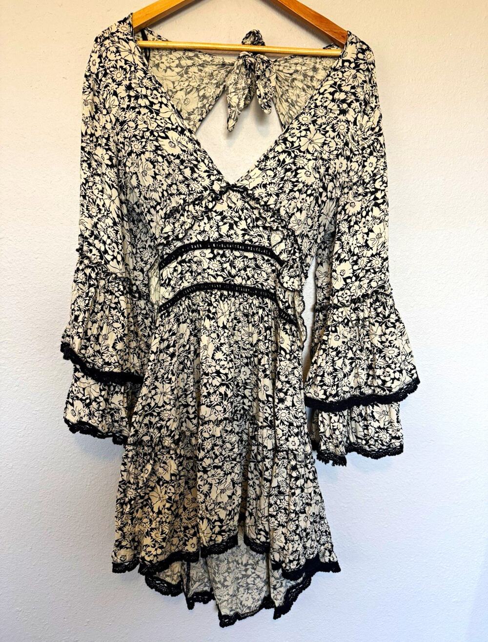 Free People Black & White Floral Open Back Tie Romper Bell Sleeve Size M